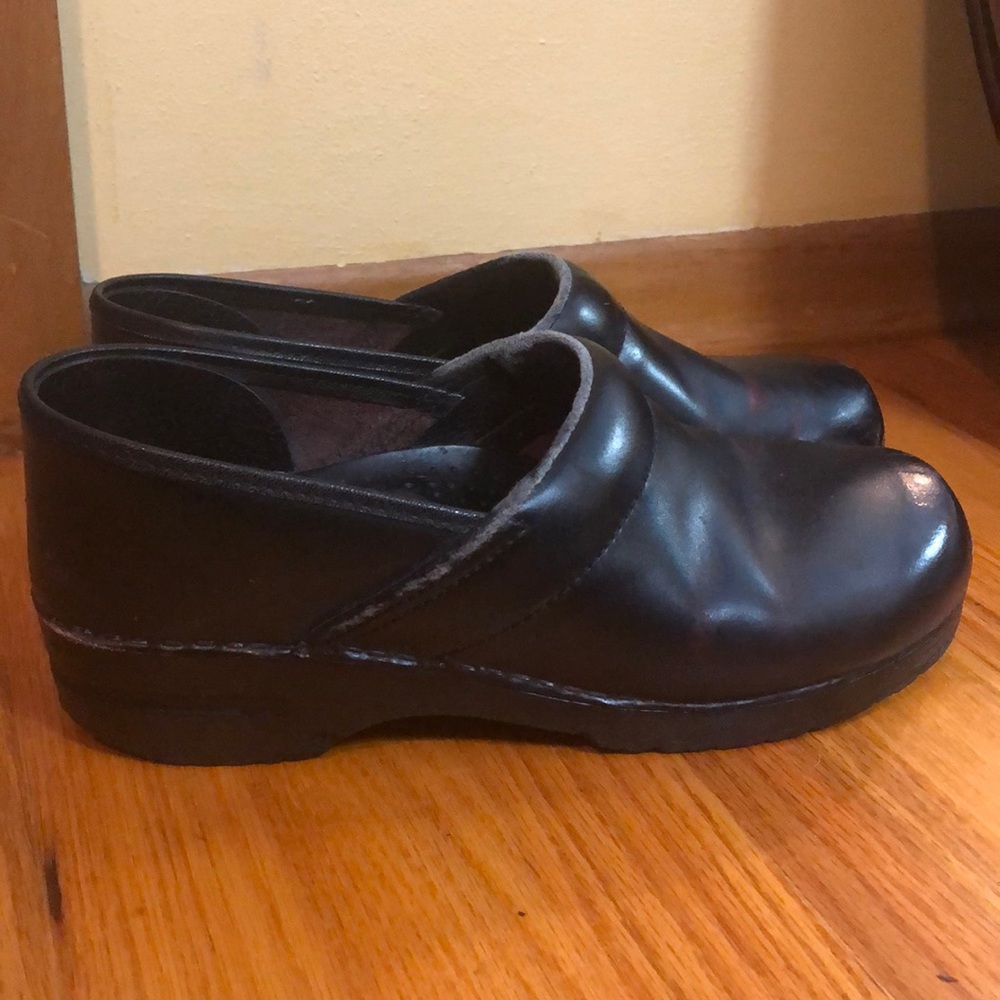 Women's size 43 dansko clogs, black